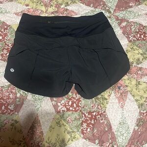 lululemon speed up high rise shorts in black 4” (size 6)